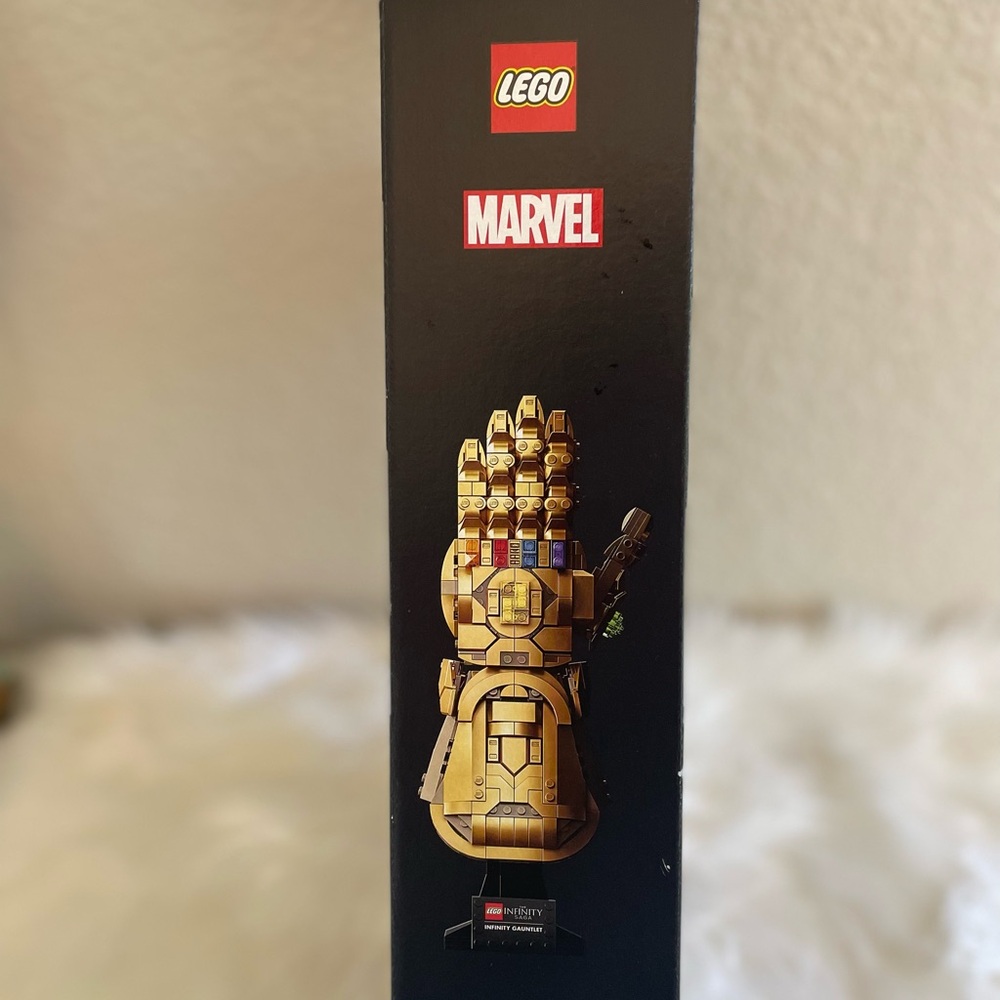 LEGO Marvel Infinity Gauntlet with Gold and Colorful Stones new in box - Picture 3 of 6